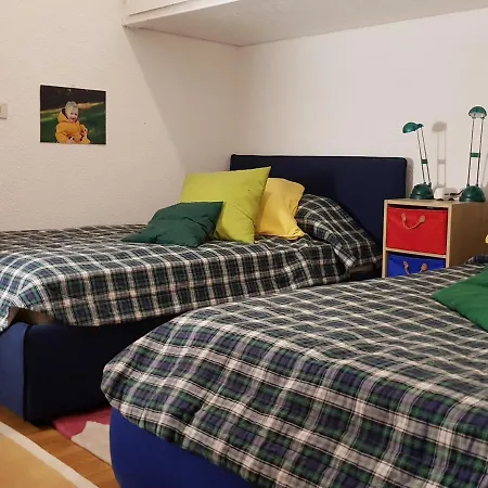 Villa Sleeps 8 Pool Air Con Wifi *
