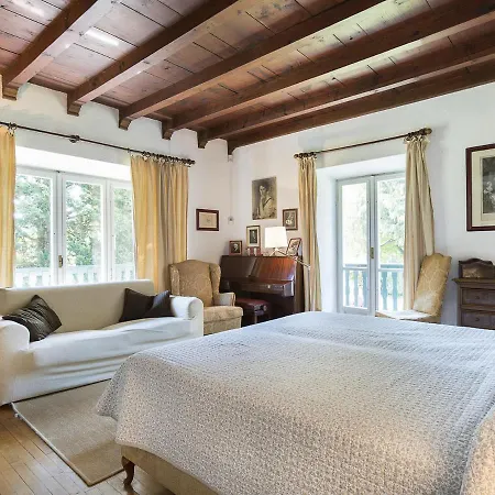 Sleeps 8 Pool Air Con Wifi Lesa