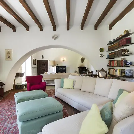 Sleeps 8 Pool Air Con Wifi Lesa