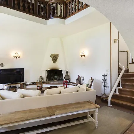 Villa Sleeps 8 Pool Air Con Wifi *